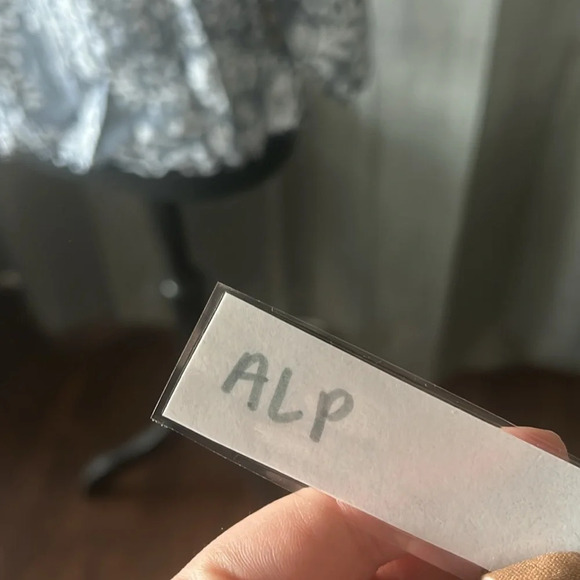 Blue and White Floral Gloria Vanderbilt Button Up - Picture 4 of 4